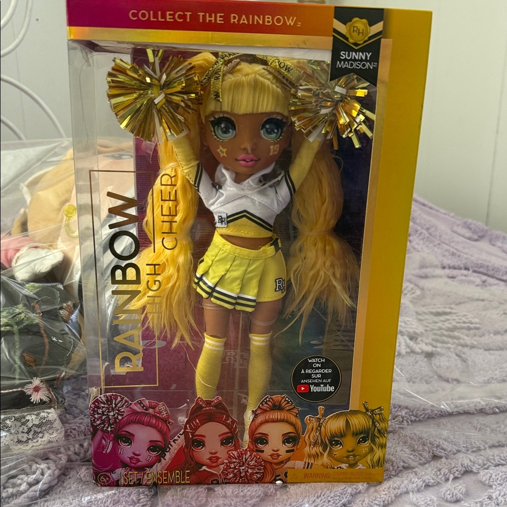 Rainbow High Cheer Doll in Yellow and White